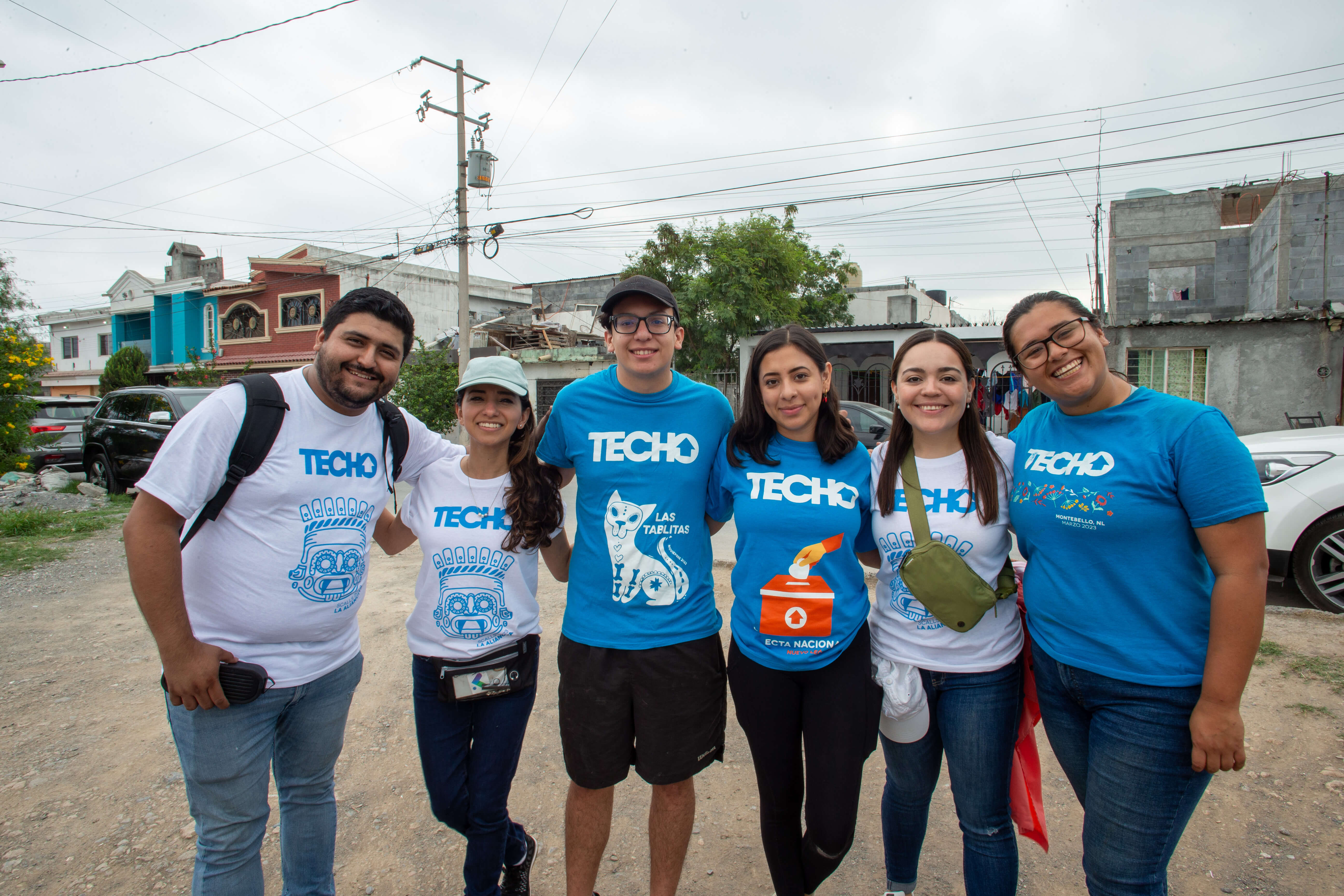 Proeza Volunteers build 16 rainwater systems for Aliancita community.